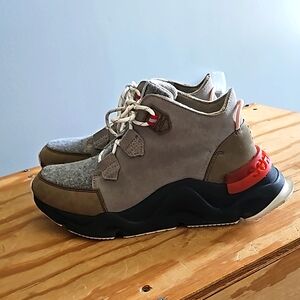 Sorel Women's 8.5 Kinetic Rnegd Caribou boot- gray/green